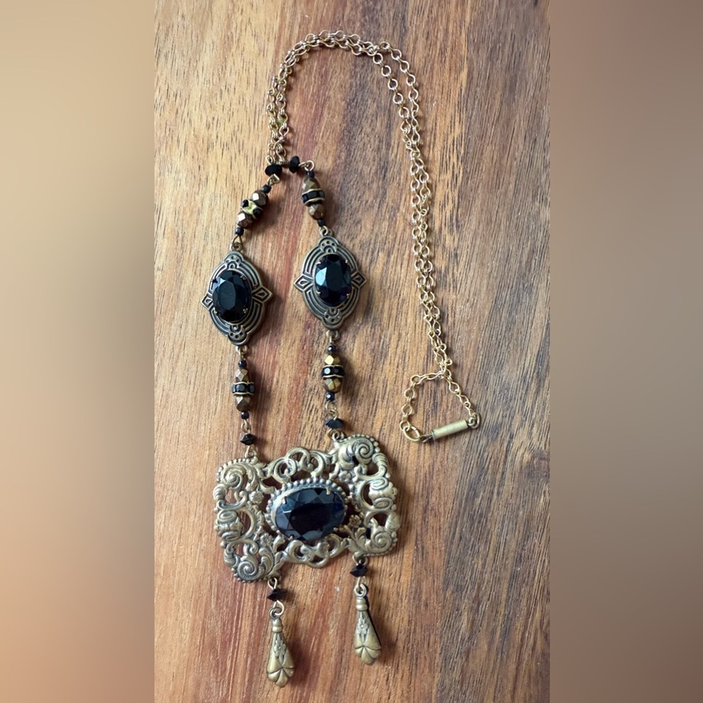 VTG Banana Bob Necklace Art Deco Style Rhinestone Black Ornate